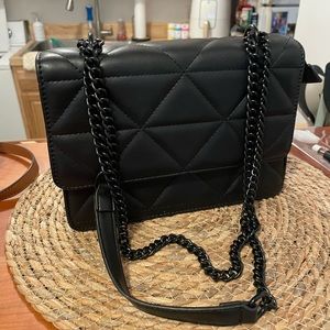 Black Chain quilted bag